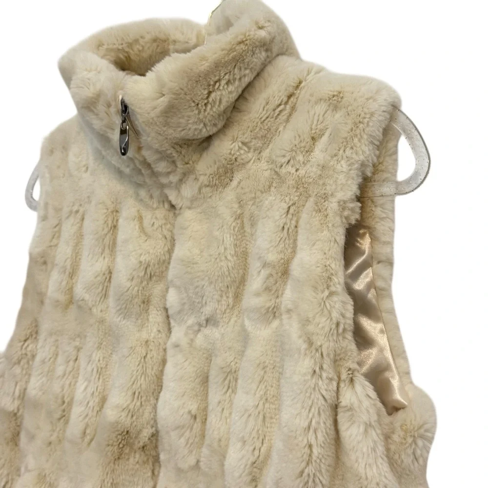 Regent Park Vest Faux Fur Cream Textured Funnel Neck Zip Up M